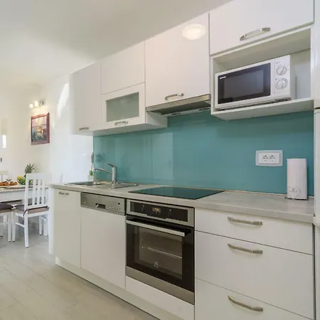 Marina Apartment *
